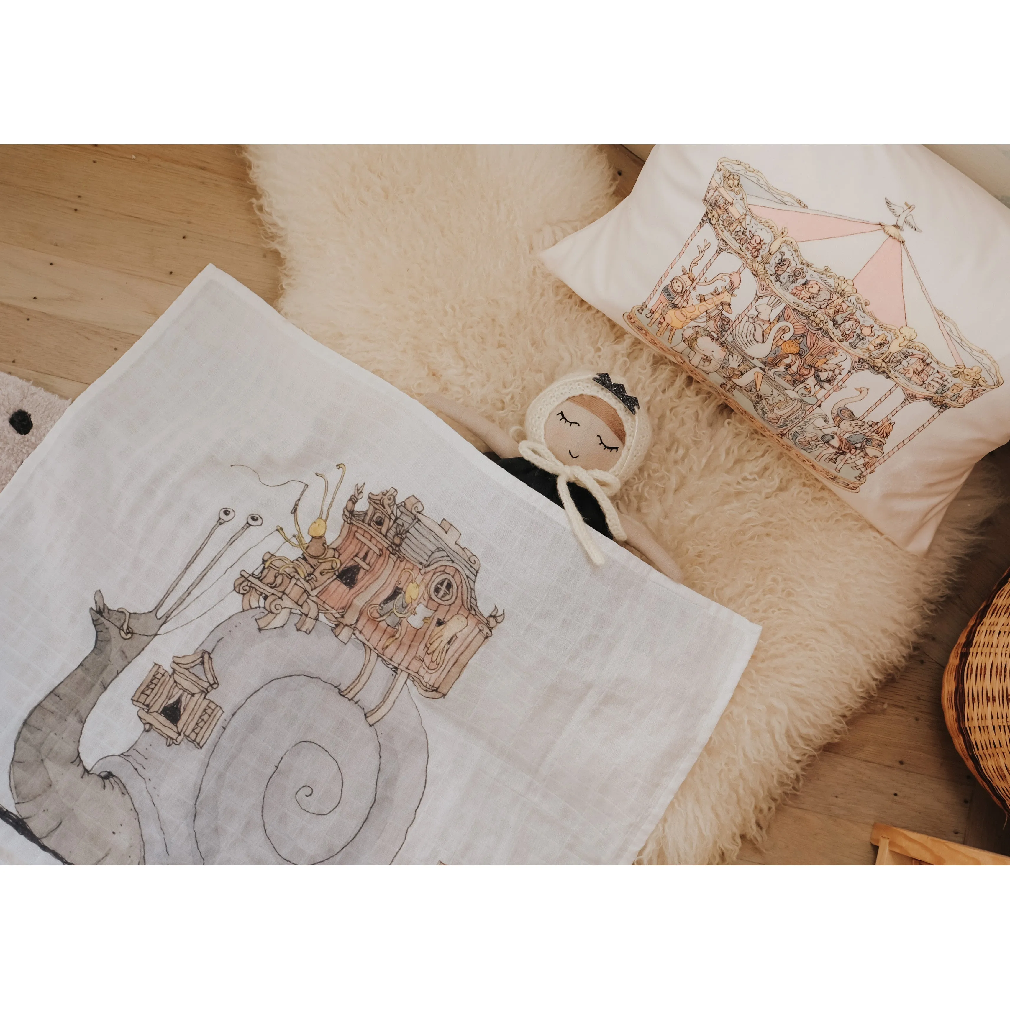 Atelier Choux Mini Muslin Snail Riding