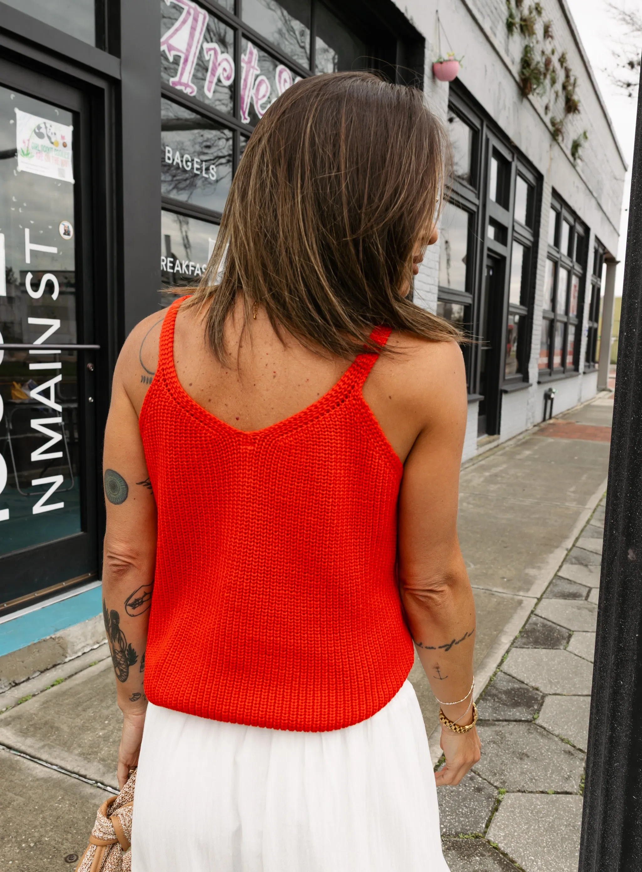 Delta V-Neck Tank