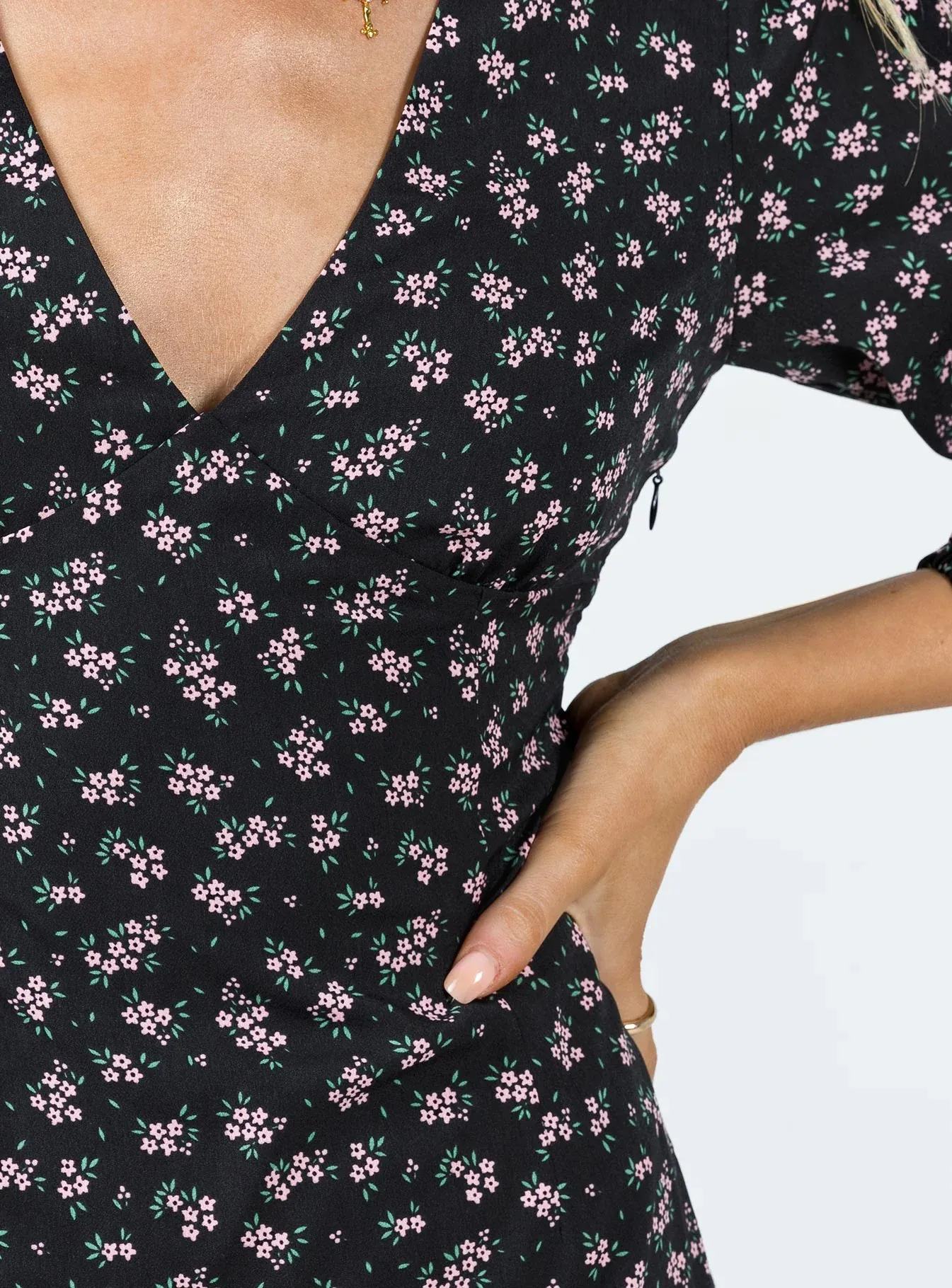 Naturi Long Sleeve Mini Dress Black / Floral