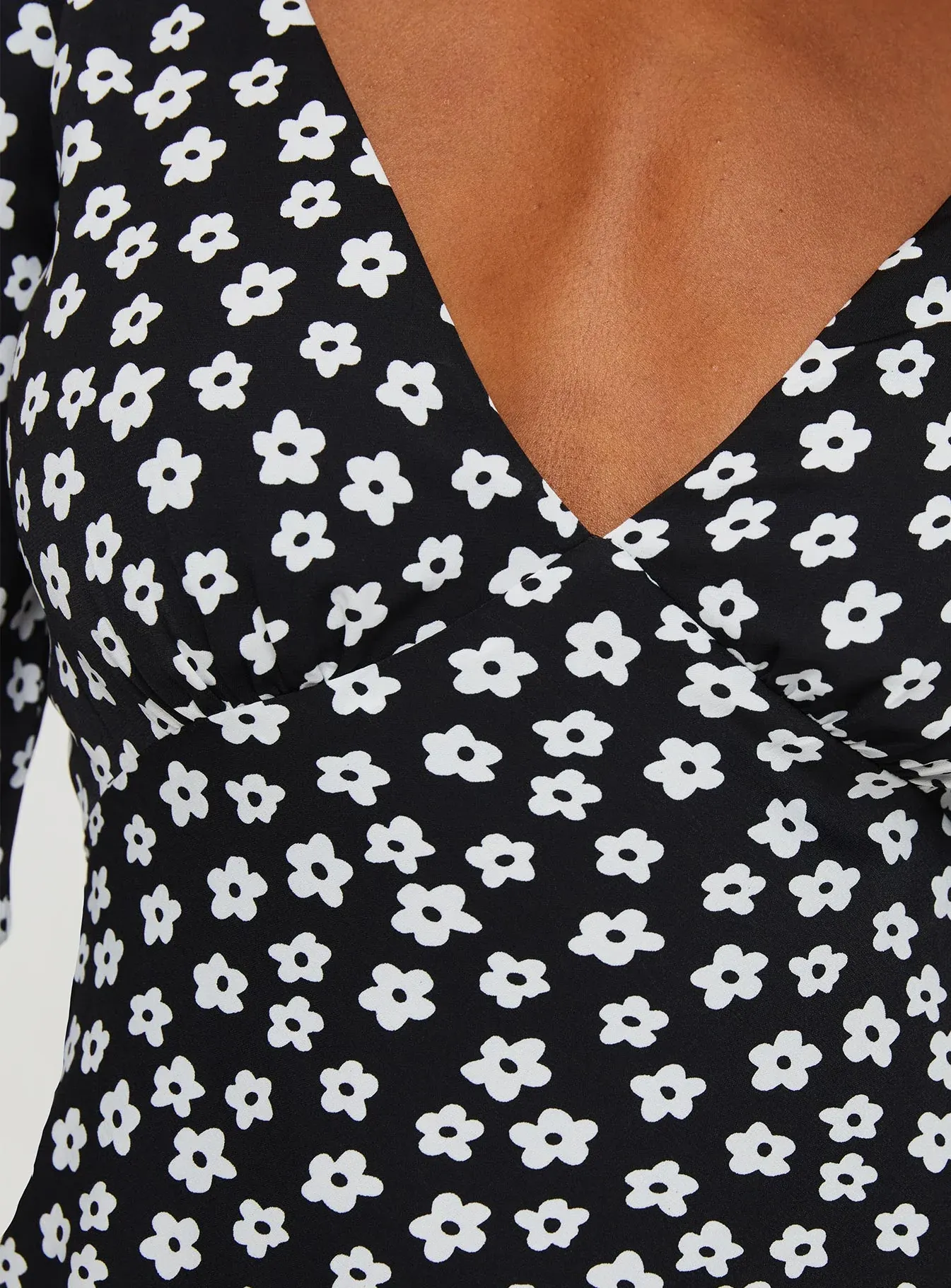Nellie Long Sleeve Mini Dress Black / White Floral