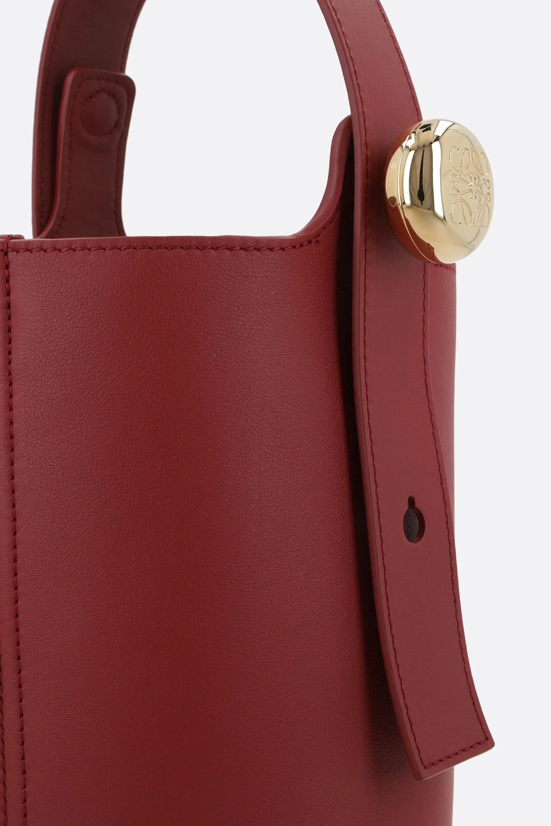 Pebble mini bucket bag in smooth leather